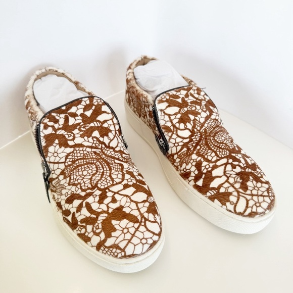 NWT Very Volatile Normande Brown Lace Slip-On Sneakers, Size 9 - Picture 1 of 8